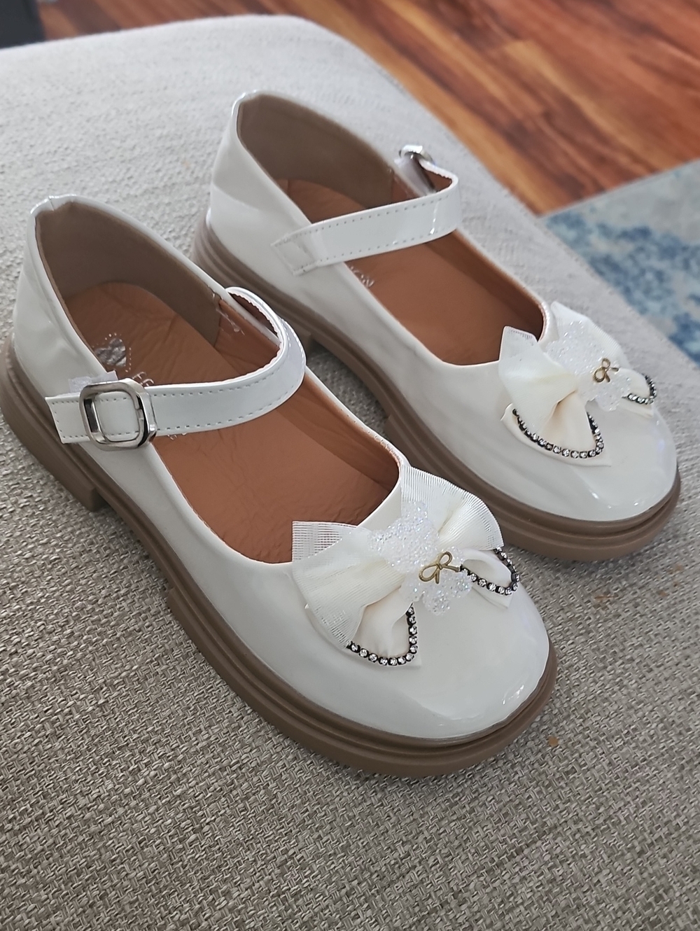 Fashion I Love Your Shoes White Patent Mary Jane Bow Accent Size 4 Kids